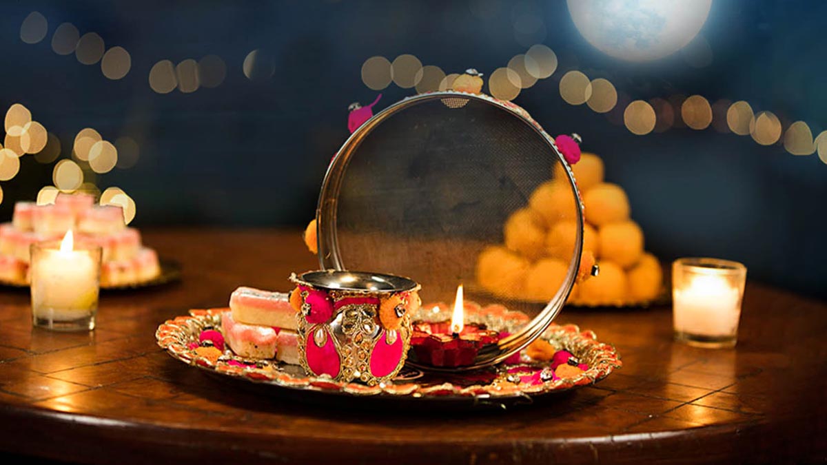 Karwa Chauth 2023 Know About Shubh Muhurat For Puja Moon Rise Timings And More Herzindagi 8730