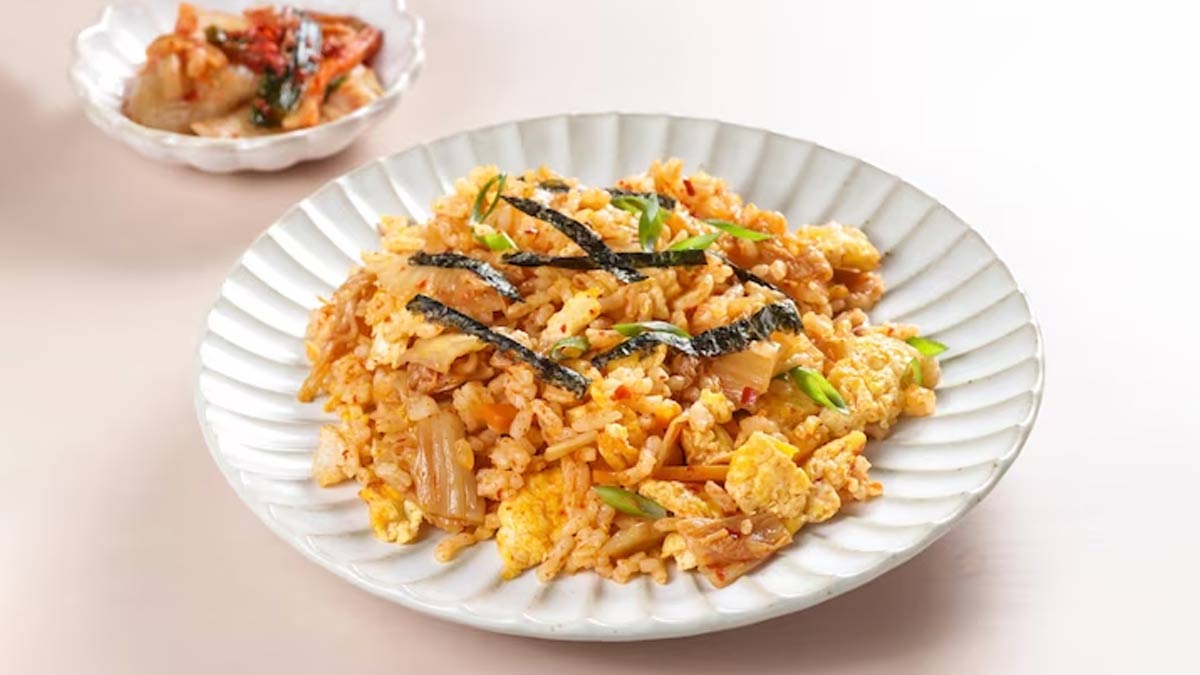 Kimchi Fried Rice Recipe: Get K-Obsessed With This Easy Korean Dish That Is Worth The Try