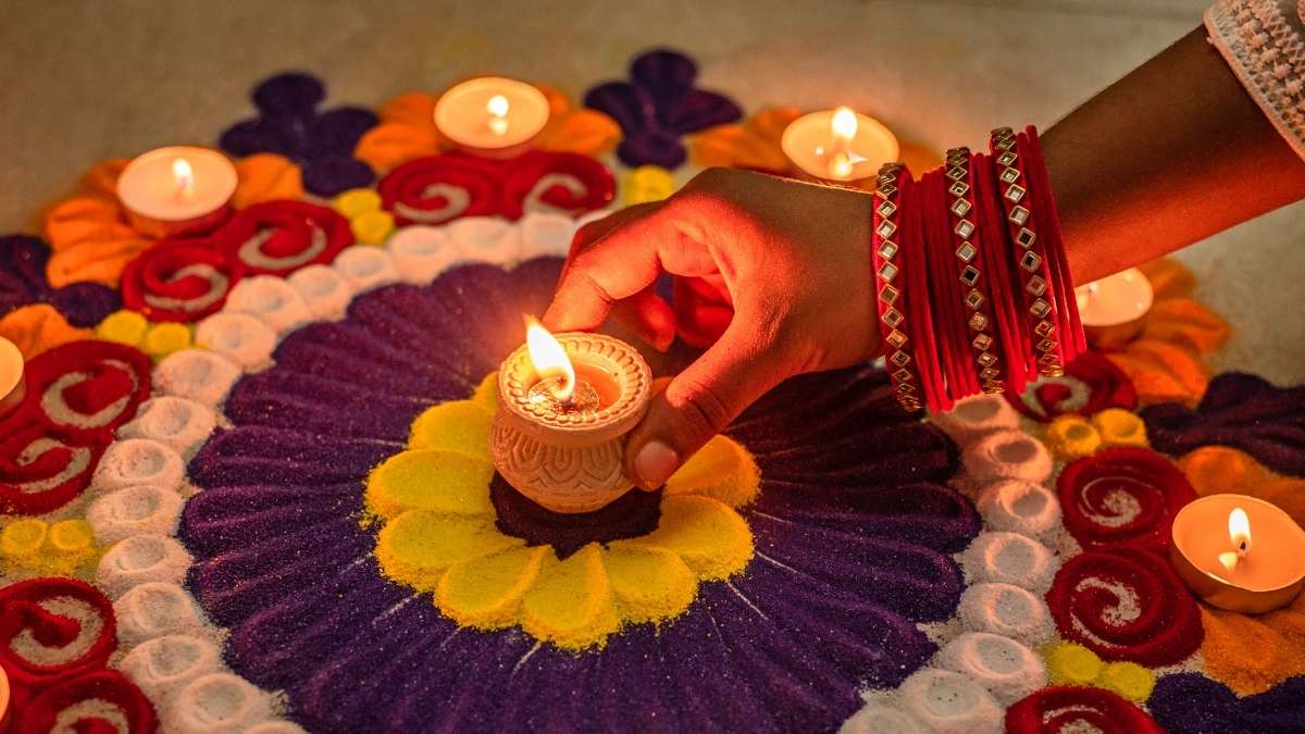 Shardiya Navratri 2023 Vastu Tips Things To Keep In Mind While Making Rangoli In Home Temple 8124