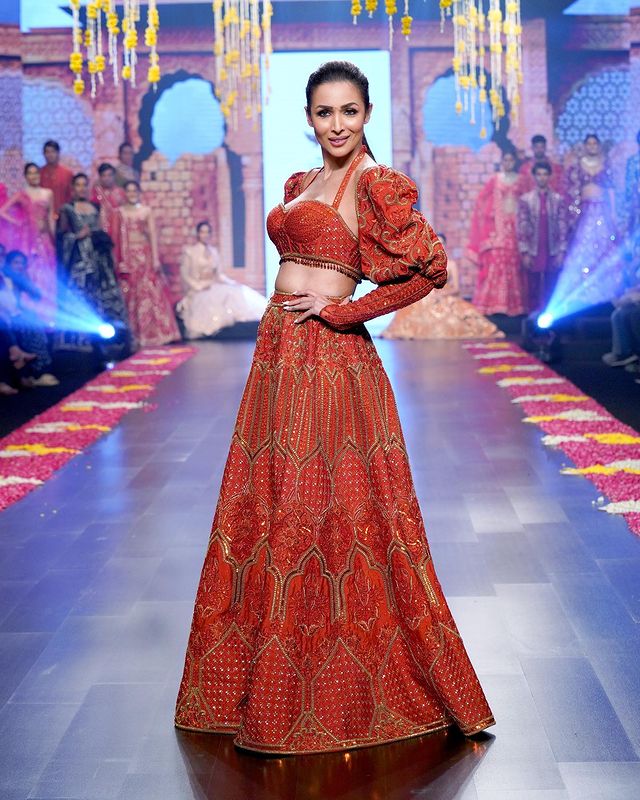 red lehenga