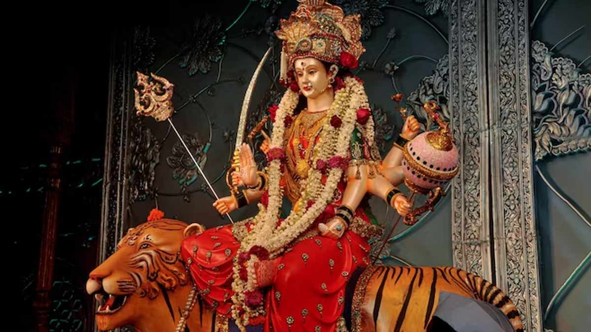 Shardiya Navratri: 9 Chants To Please Goddess Durga; Attract Prosperity, Wealth And Happiness Into Your Life