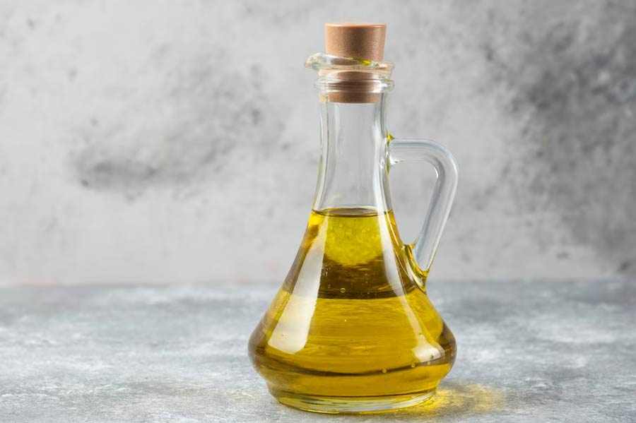 घर में मधुमक्खियों ने कर दिया है परेशान तो इस 1 चीज से सिर्फ 5 मिनट में