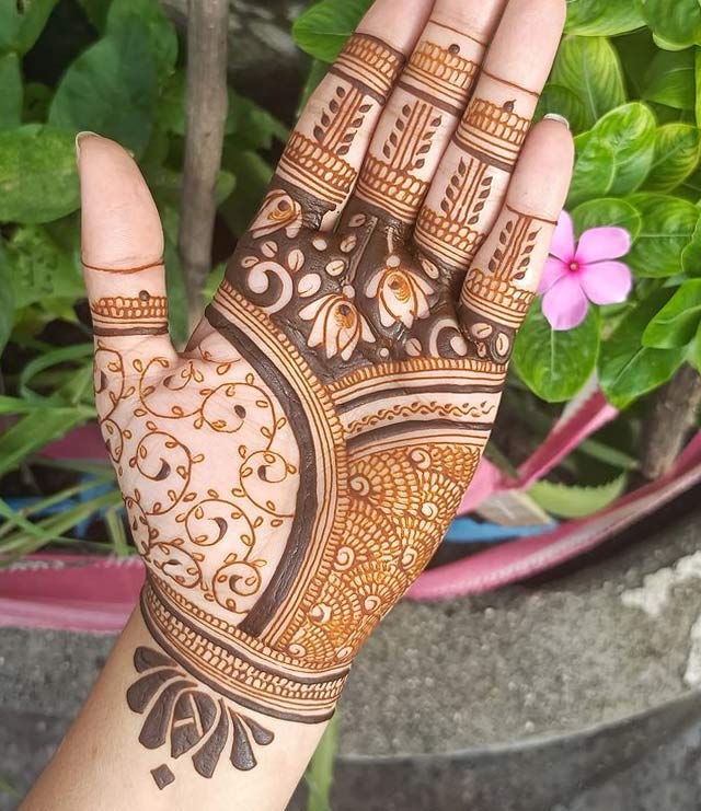 Flower mehndi