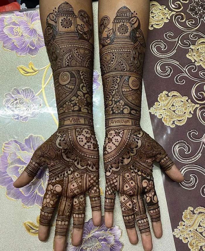 karwa chauth 2022 apply these latest trending beautiful mehndi design on  karva chauth | Karwa Chauth Mehndi Design: हाथों पर 5 मिनट में लगाएं ये  मेहंदी, करवा चौथ की टॉप डिजाइन जो