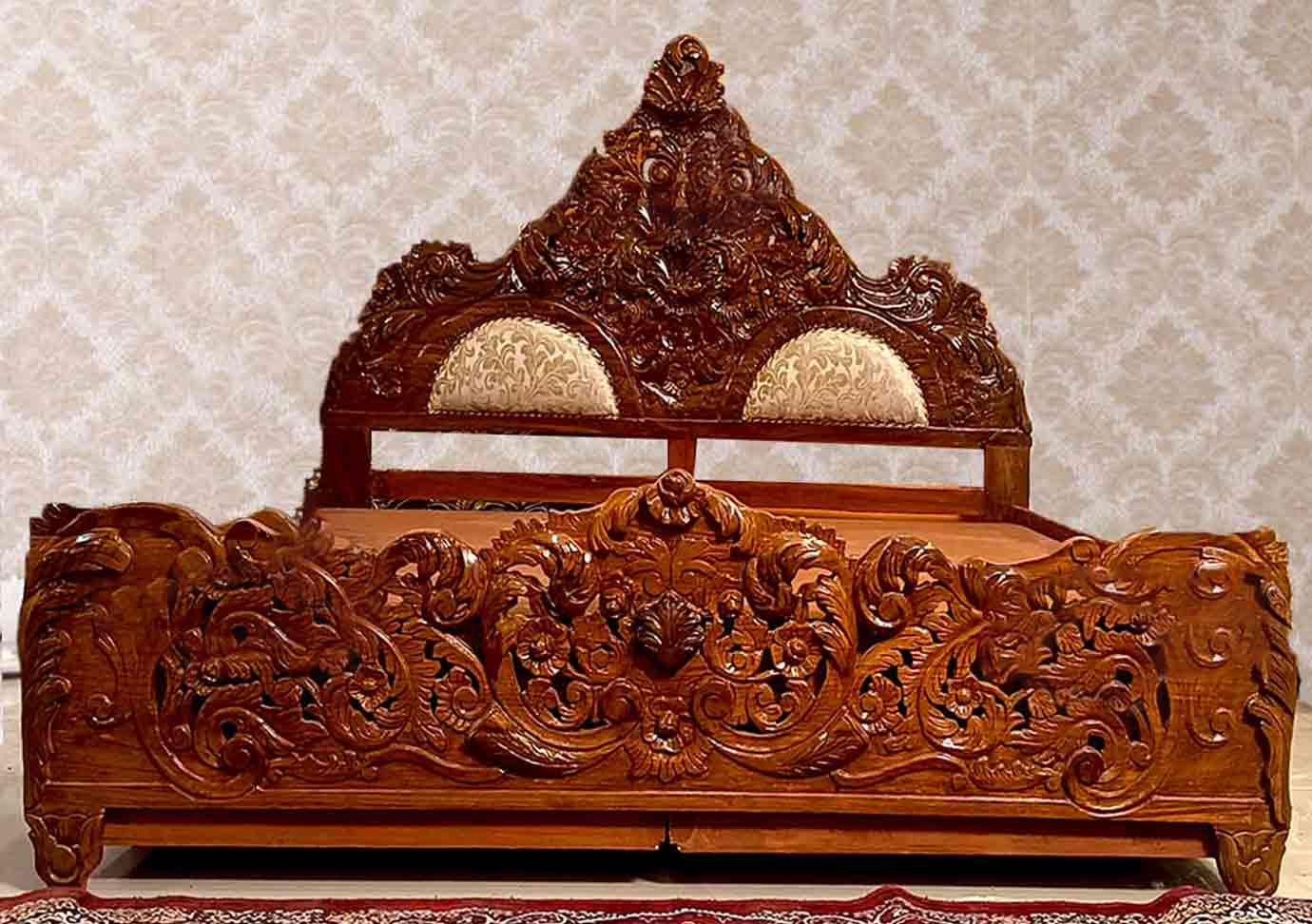 Furniture Hacks बेड की लकड़ी को दोबारा चमकदार बनाने के टिप्स जानें