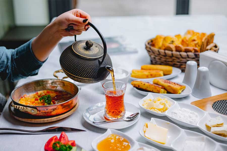 TEA AND GREEN VEGETABLE