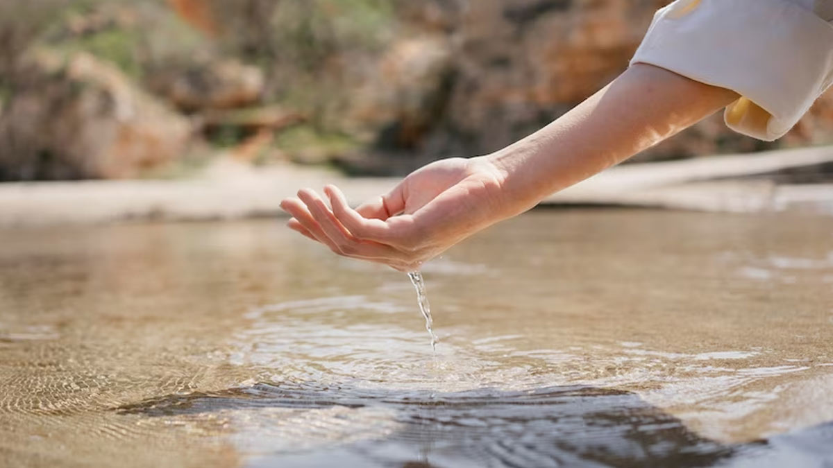 add kapur in water for money