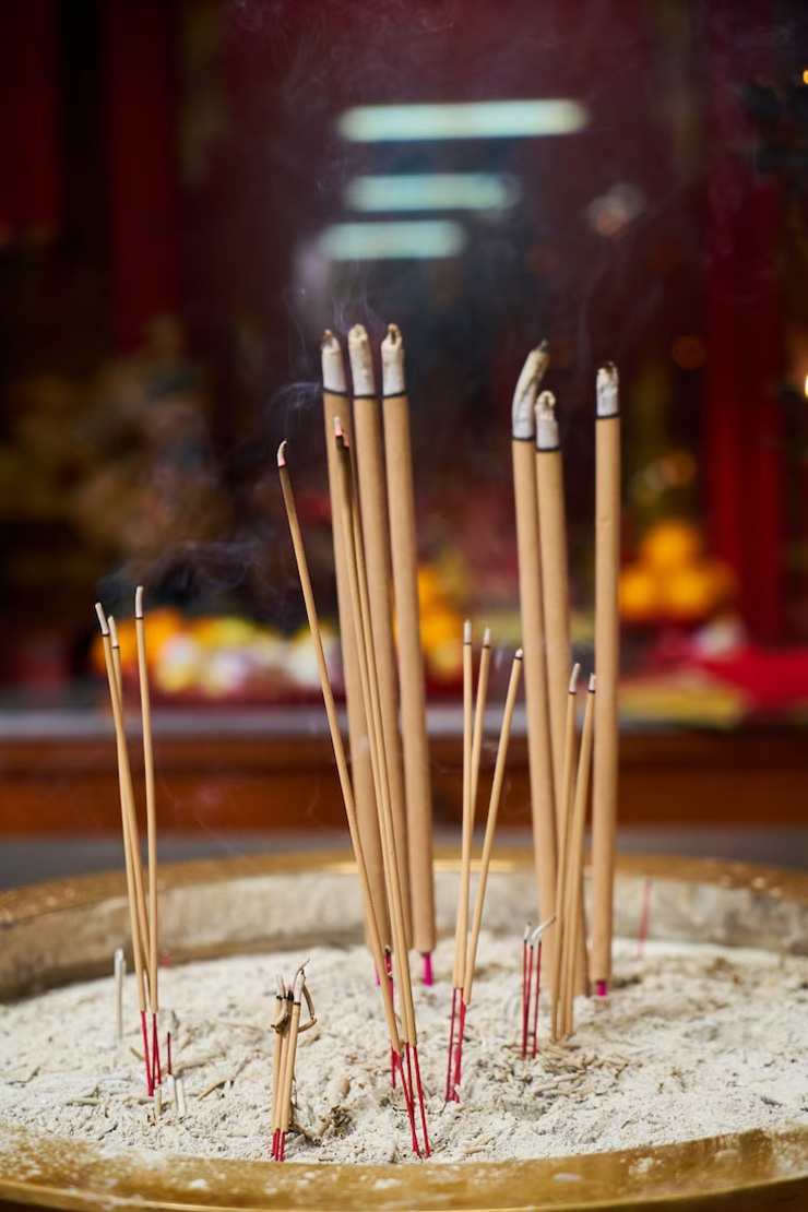 बाजार से खरीदने के बजाए घर पर इन चीजों से बनाएं अगरबत्ती स्टैंड how