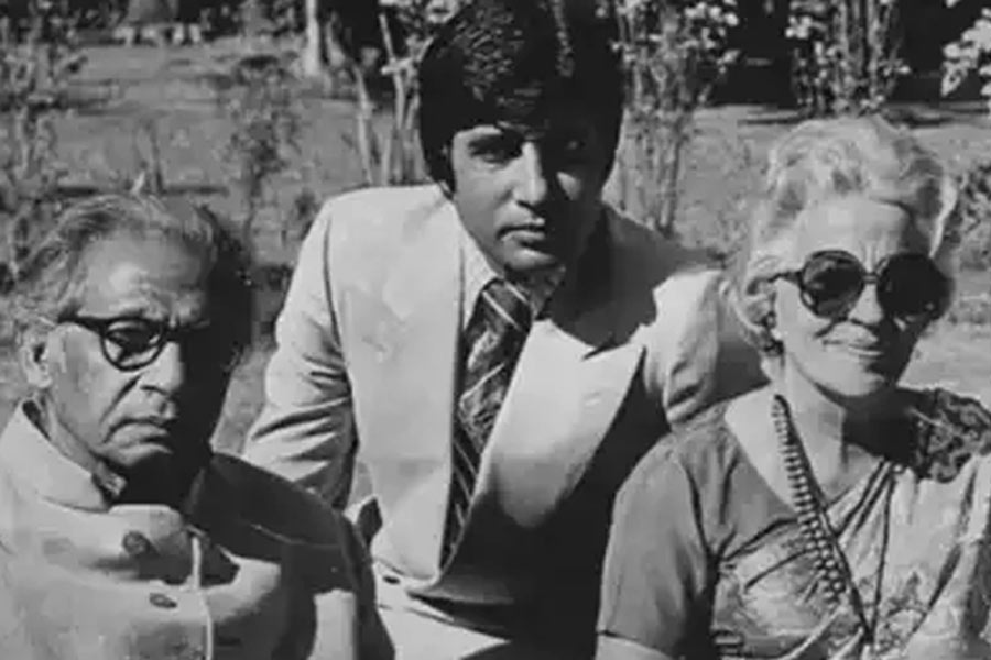 amitah bachchan with family