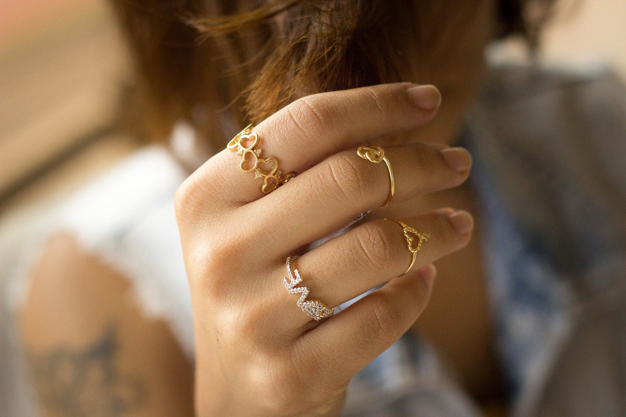 Gold ring benefits only these zodiac sign people can wear gold ring