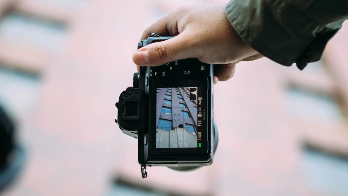 Best DSLR Camera With Point And Shoot सबको चौंकाने वाले फीचर्स के साथ