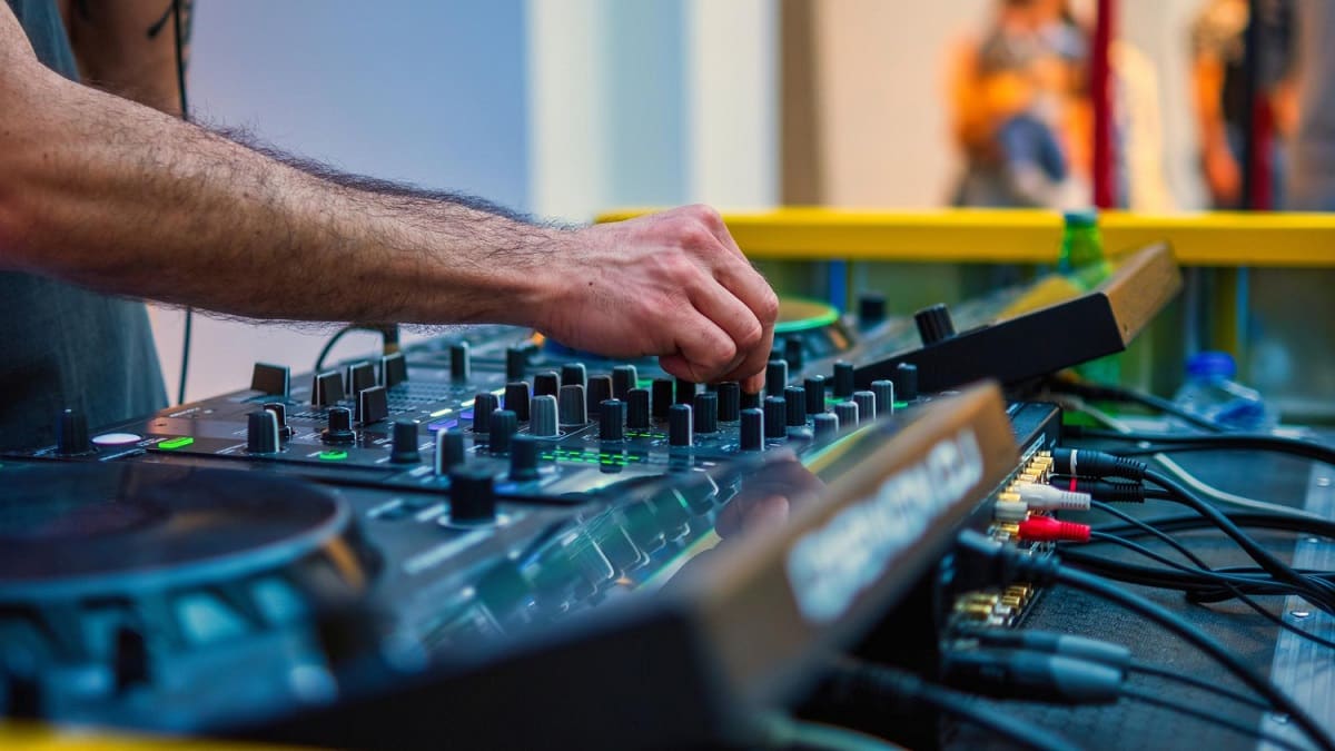 Amazon Sale Today On Best JBL DJ Speakers The Master of Mixes At A