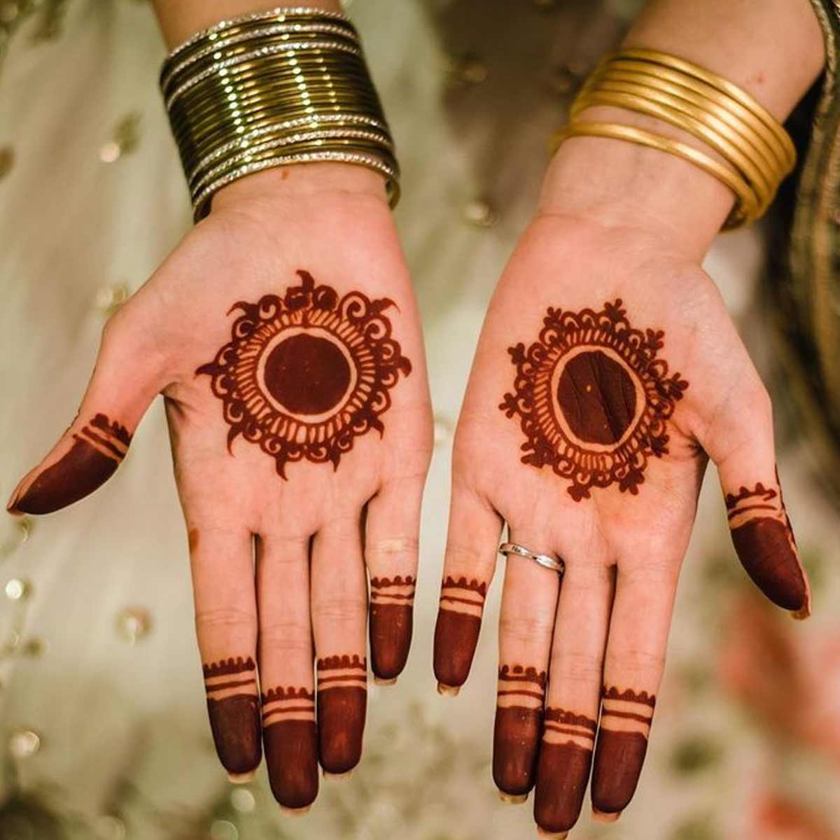gol tikki mehndi design