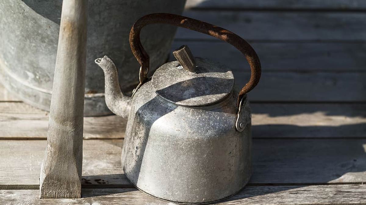 Cleaning Hacks केतली से जंग के निशान हटाने के लिए फॉलो करें ये 3 टिप्स