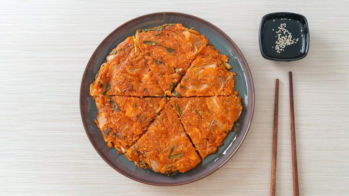 Kimchi Pancake Recipe: Get K-Obsessed With This Popular Korean Savoury Pancake Recipe 