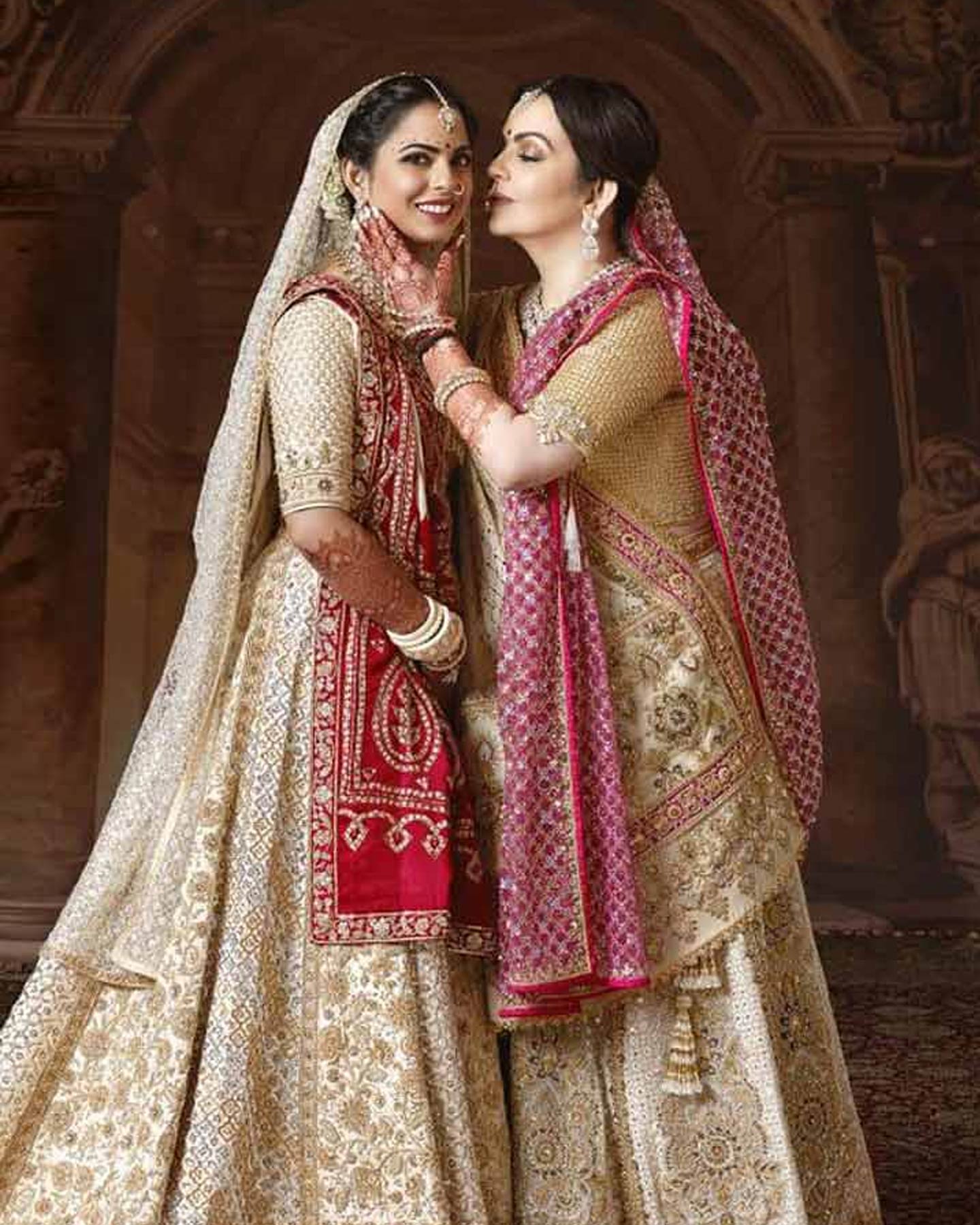 isha ambani monthly salar