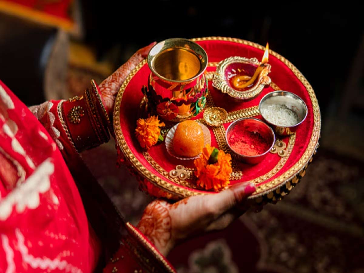 Karwa Chauth 2023 Puja Thali: करवा चौथ की पूजा थाली में क्या क्या