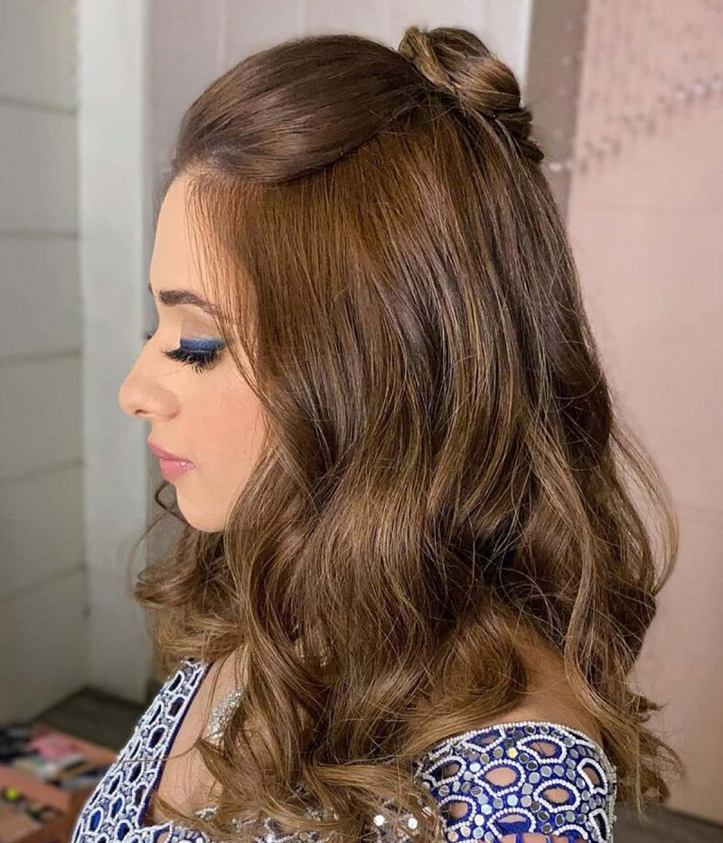 Karwa Chauth Gajra Hairstyle ✨ Double tap if you like it ♥️ ⬇️ ⬇️ Follow  ➡️@viewerschoicevishag ⬅️ *SAVE REEL* FOR ... | Instagram