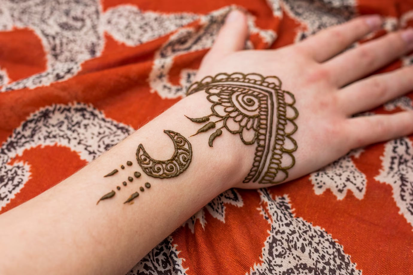 minimal mehendi design