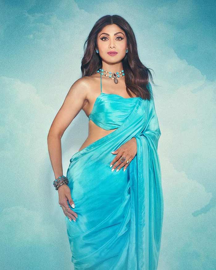 Karwa Chauth 2023 साड़ी के साथ बेहद खूबसूरत लगेंगे मेकअप के ये आसान