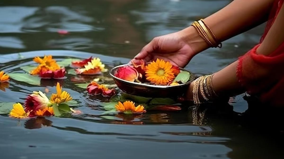 Pitru Paksha Puja Offer These Flowers To Ancestors And Receive Their