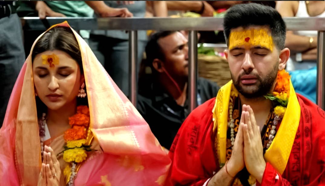 raghav and parineeti in temple
