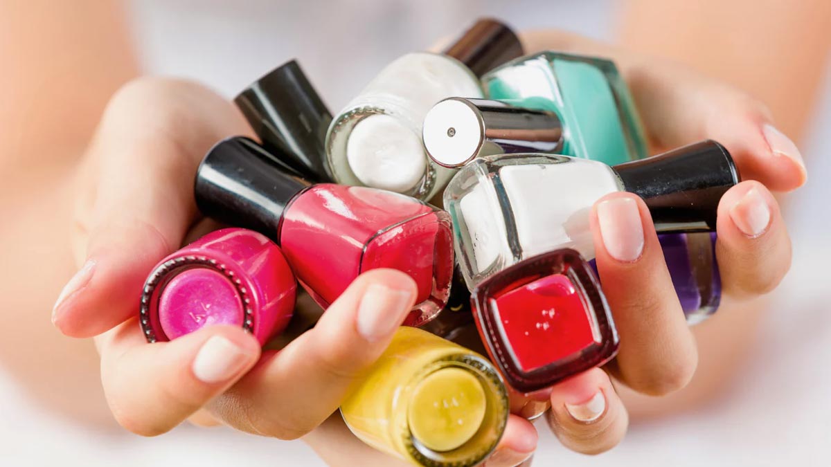 Reuse Tips नेल पॉलिश की खाली बॉटल्स को फेंकने की बजाए ऐसे करें रियूज