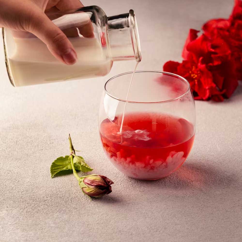 rose water on skin to minimize pores