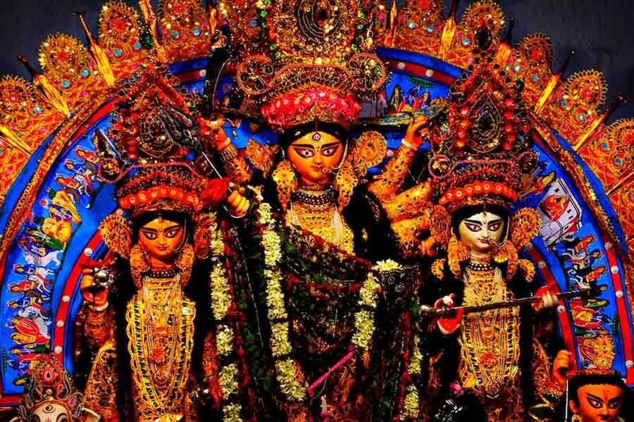 shardiya navratri  what is para and barir durga puja