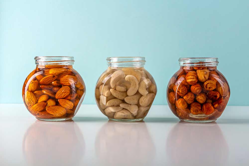 Soaked Nuts अच्छे डाइजेशन और वेट लॉस के लिए ड्राई फ्रूट्स को भिगोने का सही तरीका how to soak