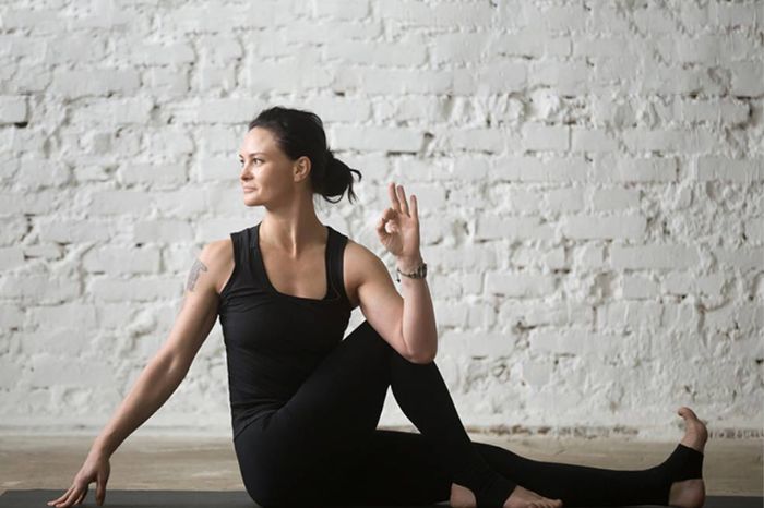 vakrasana benefits and procedure