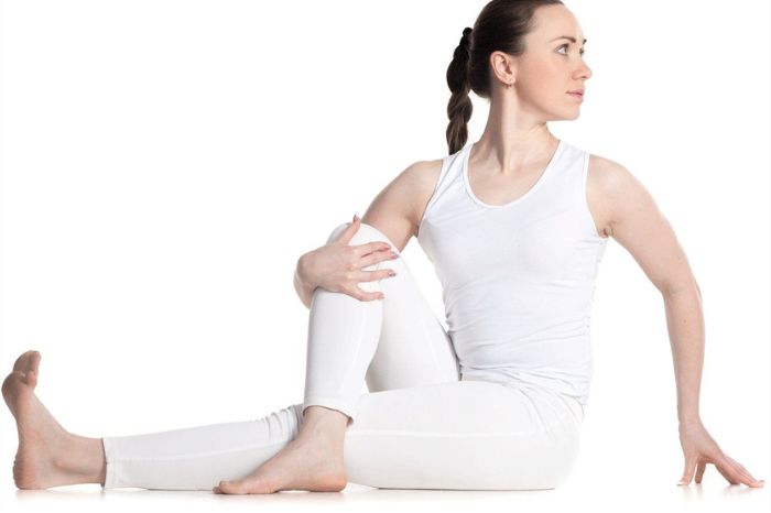 vakrasana benefits for skin