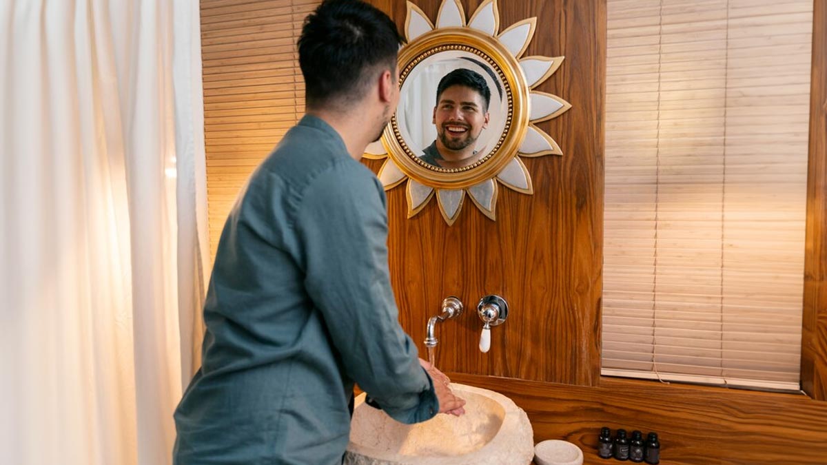 bathroom-light-fixture-above-mirror-everything-bathroom