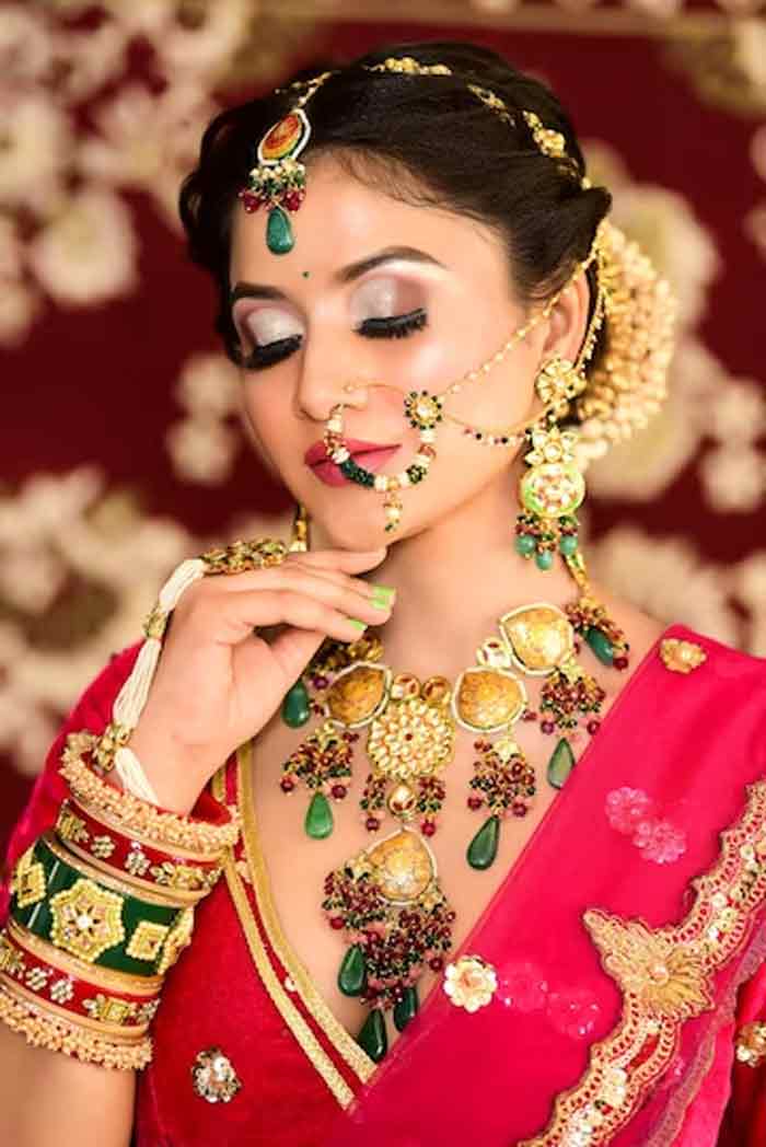 Bridal Shopping In Delhi: सस्ते में कीजिए अपनी शादी की पूरी शॉपिंग, बेस्ट प्राइस में मिलेगा ब्राइडल लुक 