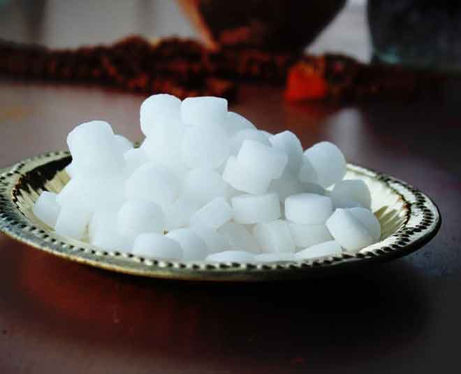 where to place camphor at home