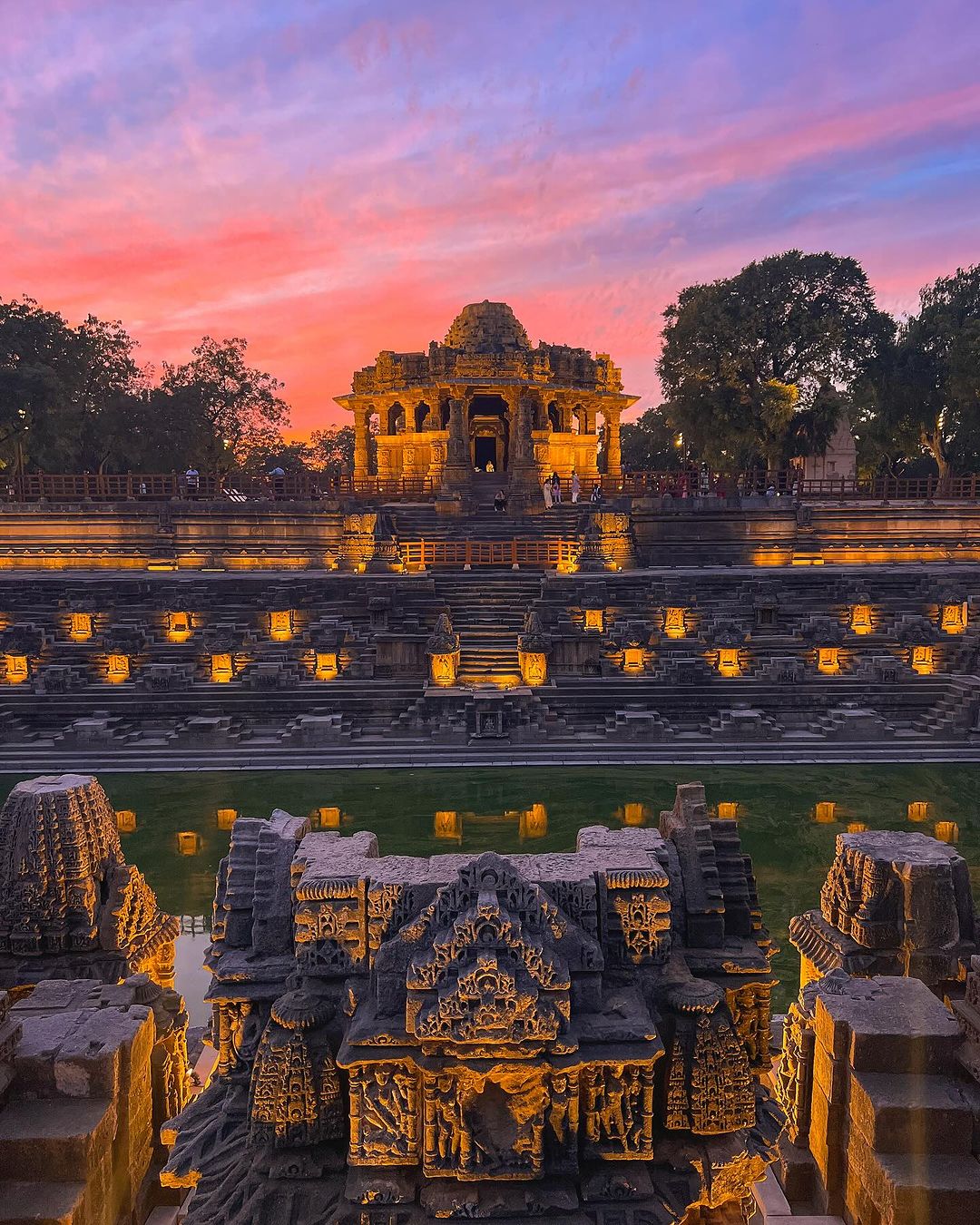 Gujarat's unique Modhera Sun temple: इस मंदिर में सूर्य भगवान भी करते ...