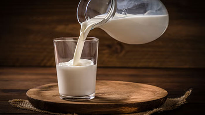 How can you tell the difference between pure milk and adulterated milk ()