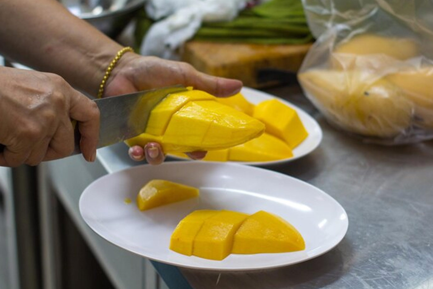 Is Kesar mango available in India in hindi