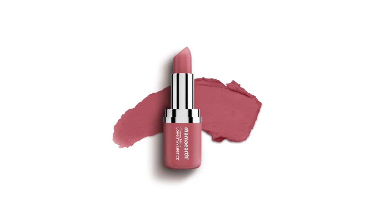 Creamy, matte, long-lasting lipstick from Mamaearth with Murumuru butter and vitamin E for hours of wear (does not flake, does not dry out, intense color payoff)   