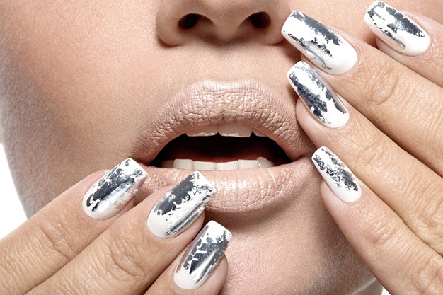Metallic design nail art