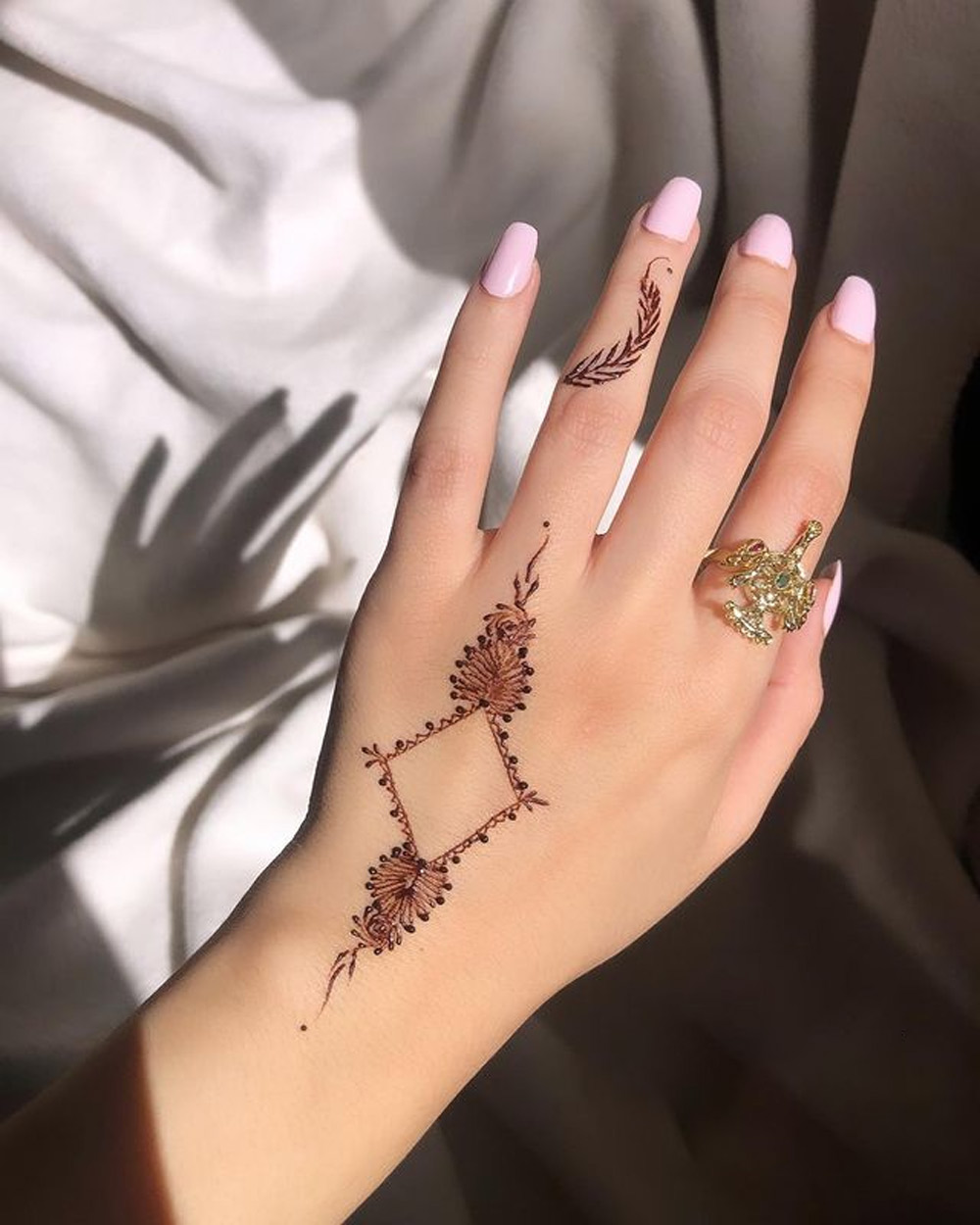 Minimal tattoo mehndi deigns