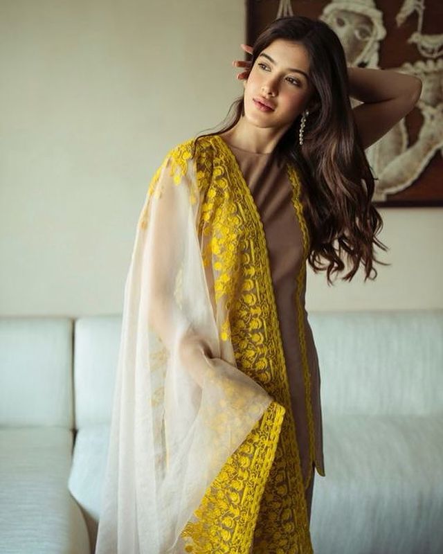 Shanaya Kapoor In Taupe Suit
