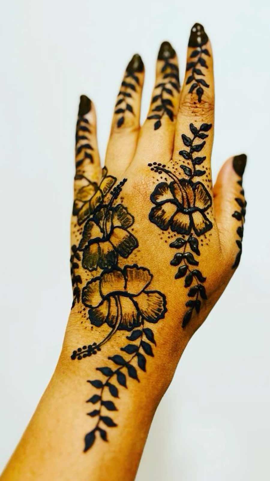 Hibiscus Flower Mehndi Designs For Bridesmaids | HerZindagi