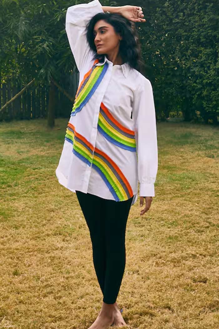 White shirt With rainbow print