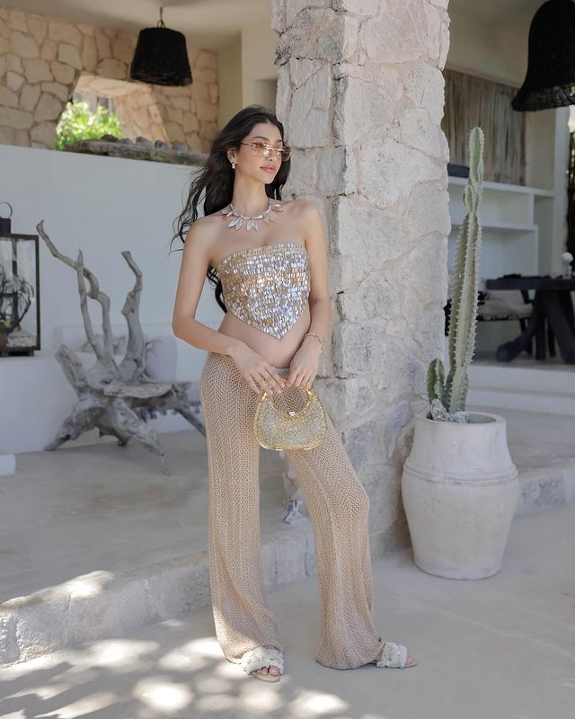 alanna panday in Tube Top And Flared Pants