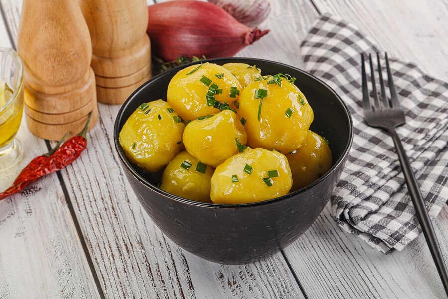 cooked potatoes should not be refrigerated ()