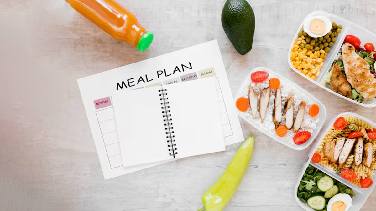 महीने भर में कम हो सकता है 3-6 किलो वजन, फॉलो करें यह डाइट प्लान | diet plan  to lose 3 to 6 kg weight in one month | HerZindagi