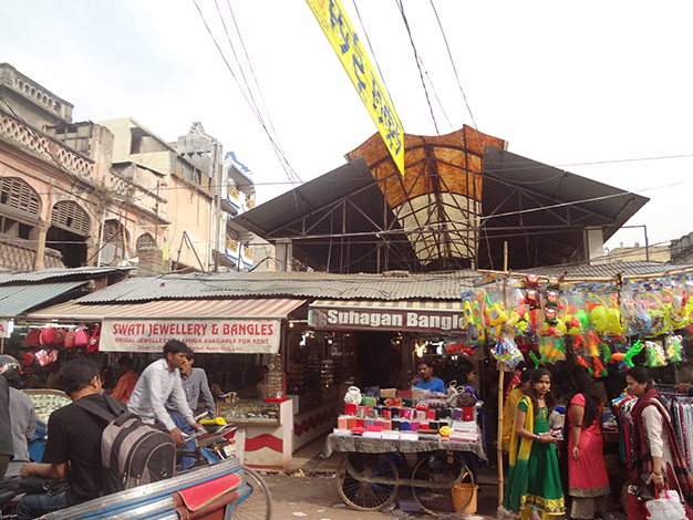 gadbad jhala market in lucknow