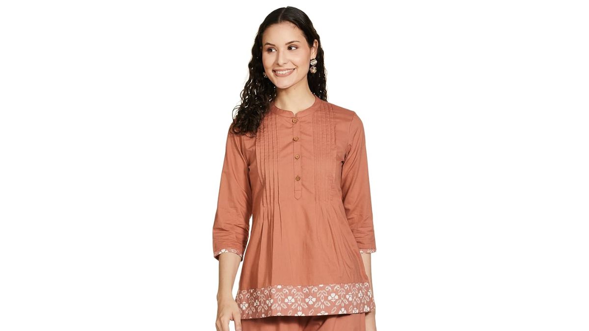 इन ट्रेंडिंग Cotton Short Kurti For Women के साथ फ्लॉन्ट करें अपना समर 