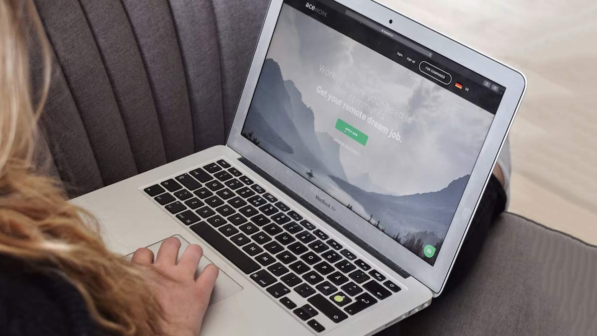 how to clean your laptop screen without damaging it